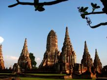 Аютия. Wat Chaiwatthanaram - кхмерская архитектура.